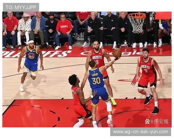 勇士夹击到位，逼得对手强投